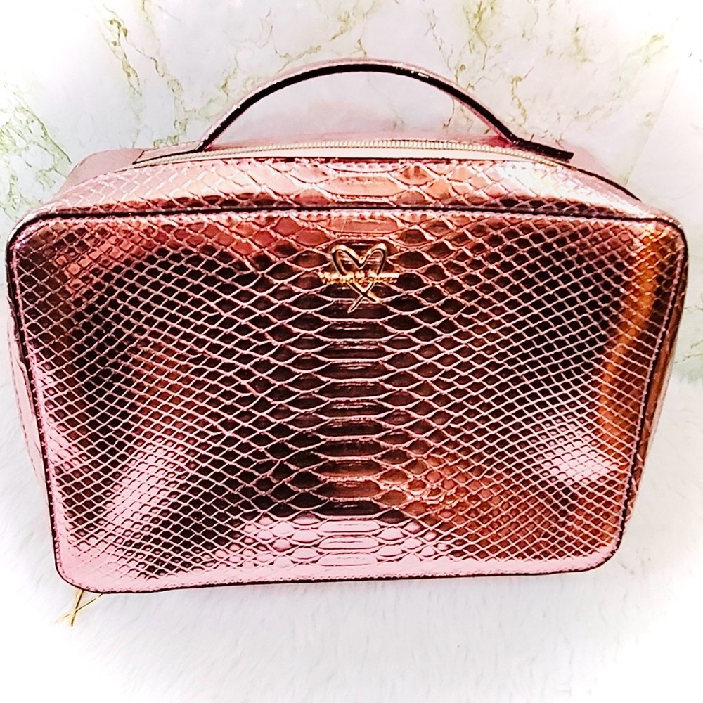 VICTORIA’S SECRET GORGEOUS! Snake-Print Textured Case, Metallic Pink w Gold, EUC